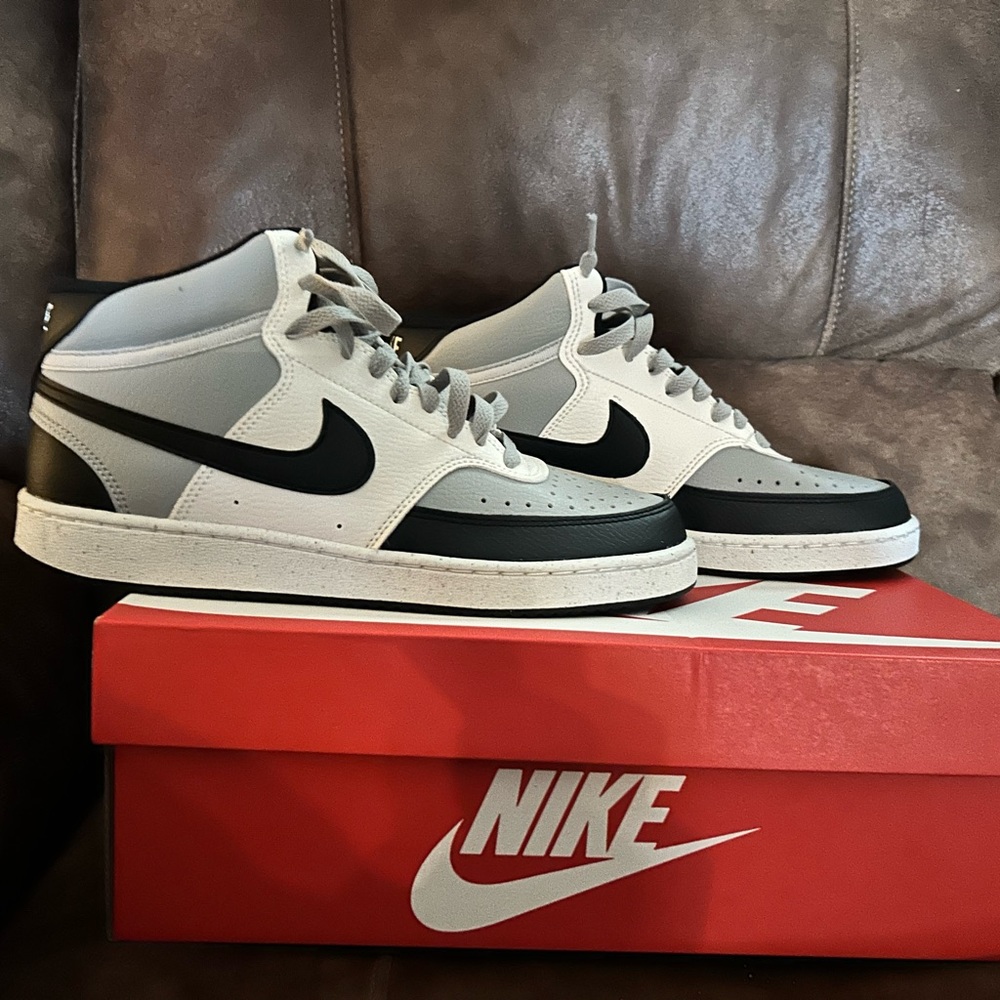 Men’s court vision shoes size 7.5 Brand new never worn.